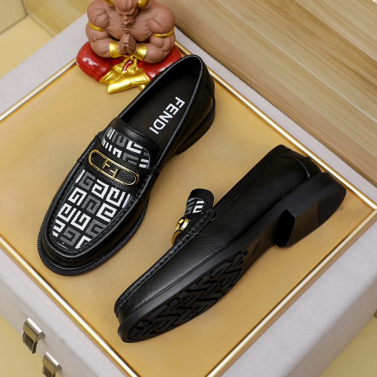 Men's shoes💰460 🕷🕷【FENDI】The latest men's formal leather shoes🇨🇳Classic series not to be missed💯The first layer is made of imported first-layer cowhide☘Original quality, the leather is smooth and delicate🎋The version is awesome, the perfect streamlined outline🍇🐮Leather lining, color, size 38-45...